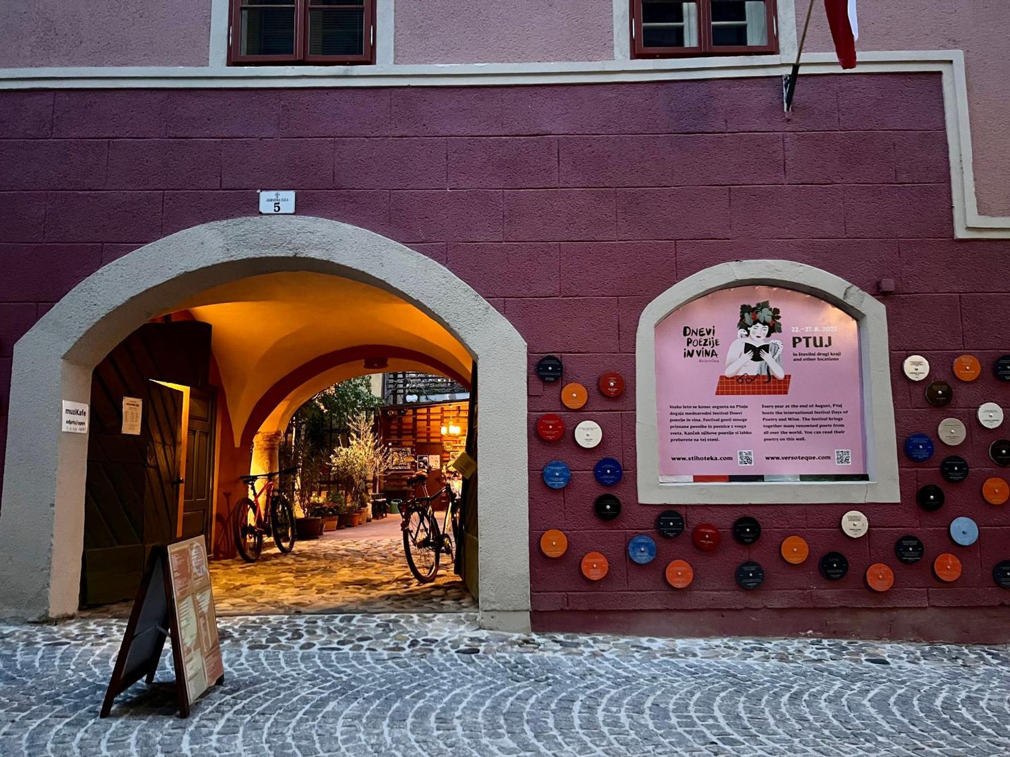 Muzikafe - Home Of Culture Ptuj Esterno foto