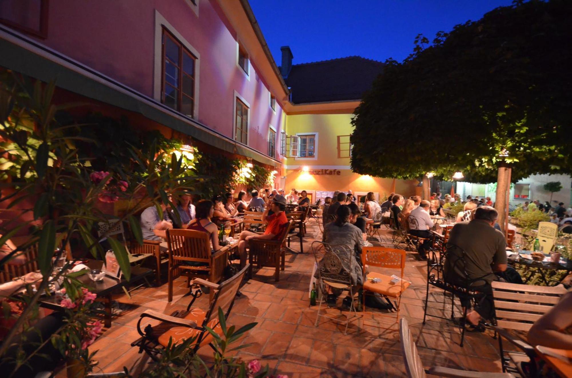 Muzikafe - Home Of Culture Ptuj Esterno foto